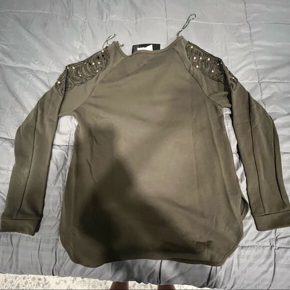 NWT Double Zero Olive Green Sweatshirt Shirt w/ Decorative Studded Shoulders S - Picture 9 of 9